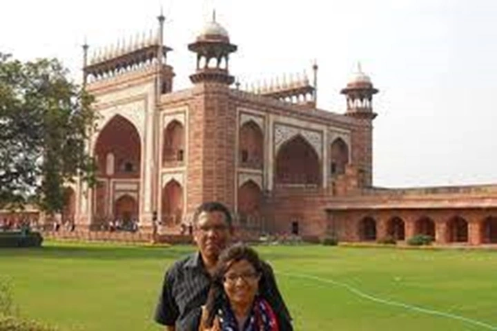 Trip to Taj Mahal - Pink City - Gwalior - Delhi@Globalduniya